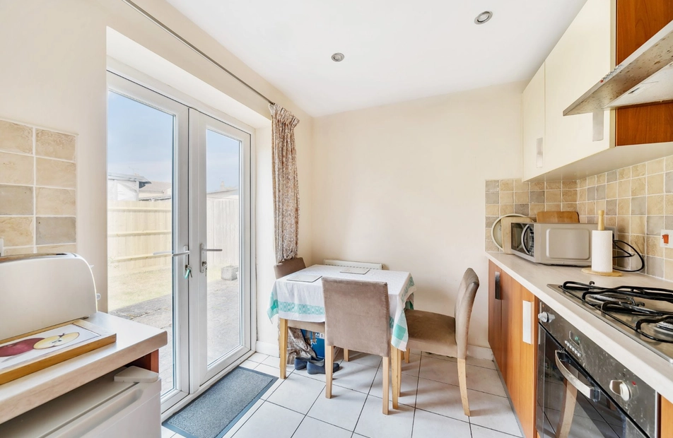 Lawn Road, Boyatt Wood, Hampshire, SO50 - Charters
