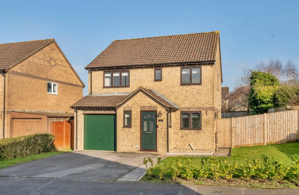 Meadowsweet Way, Horton Heath, Eastleigh, SO50 - Charters