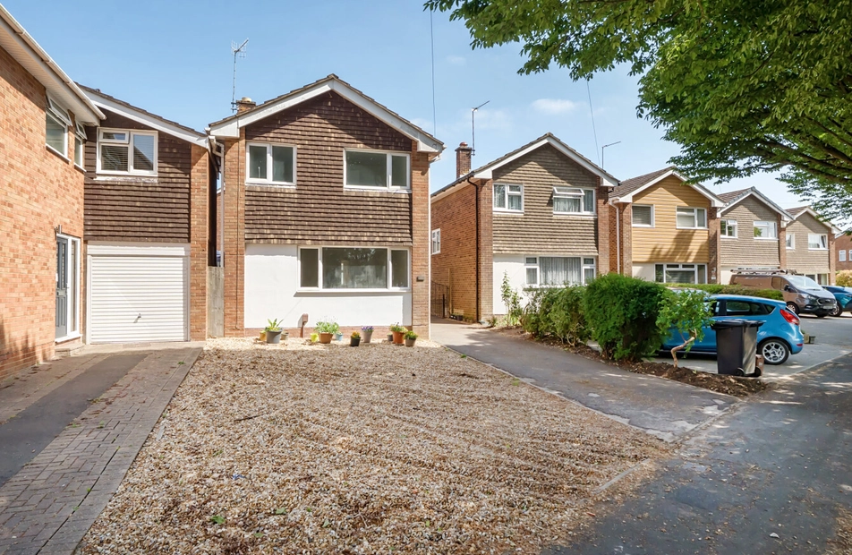Bodycoats Road, Chandler's Ford, Hampshire, SO53 - Charters