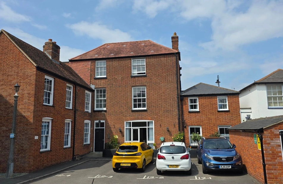 East Street, Fareham, Hampshire, PO16 - Charters