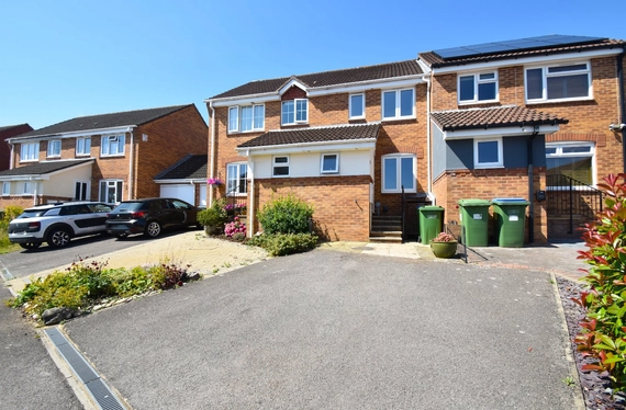 St. Thomas Close, Fareham, Hampshire, PO16 - Charters