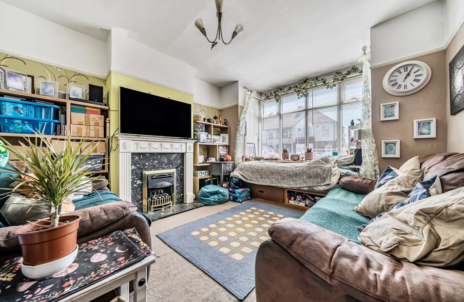 Hastings Avenue, Elson, Gosport, PO12 - Charters