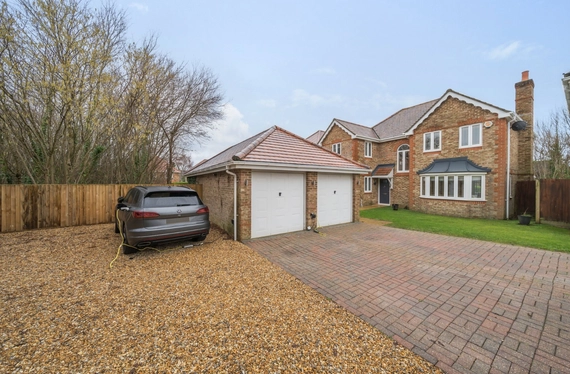 Botley Road, Swanwick, Southampton, SO31 - Charters