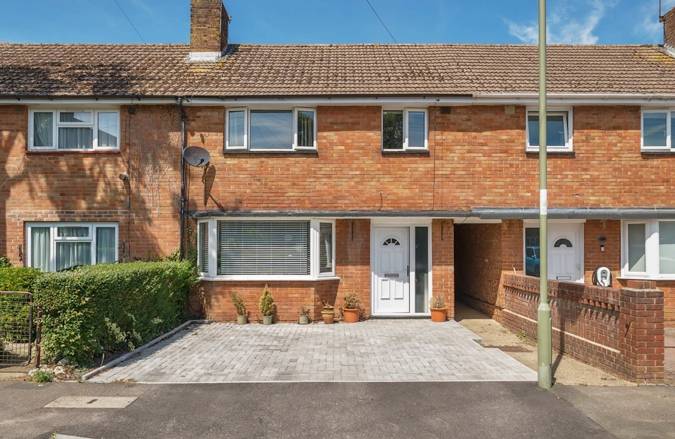 Hinton Close, Havant, PO9 - Charters