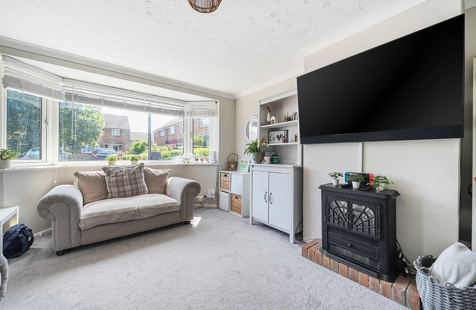 Hinton Close, Havant, PO9 - Charters
