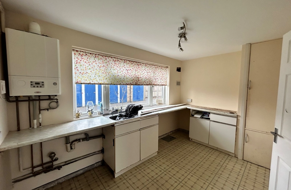 Stratfield Gardens, Havant, Hampshire, PO9 - Charters