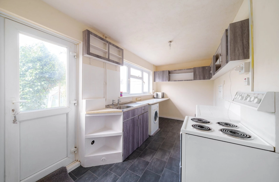 St. Albans Road, Havant, Hampshire, PO9 - Charters