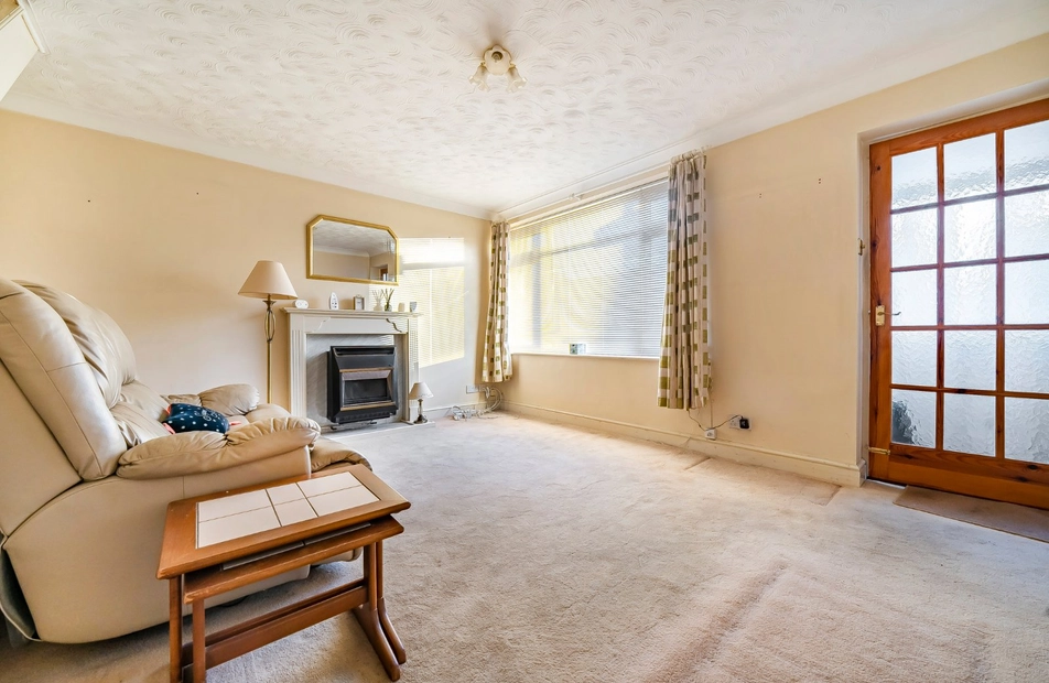 Linden Grove, Hayling Island, Hampshire, PO11 - Charters