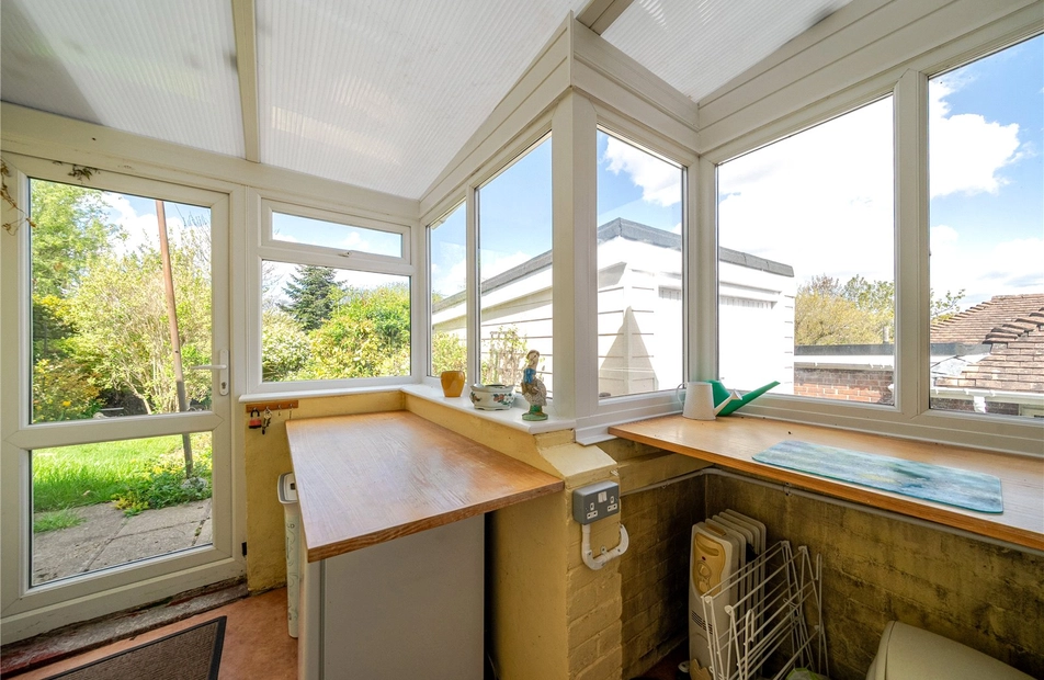 Broadlands Avenue, Waterlooville, Hampshire, PO7 - Charters