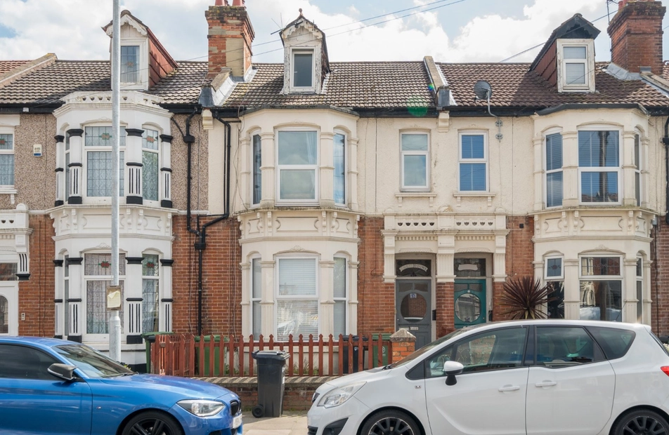 Stubbington Avenue, Portsmouth, Hampshire, PO2 - Charters