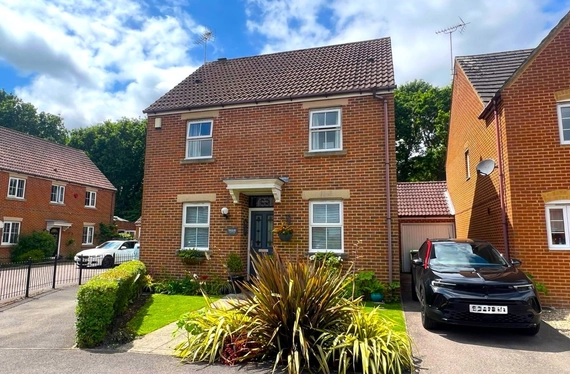 Jacaranda Close, Titchfield Park, Fareham, Hampshire, PO15 - Charters