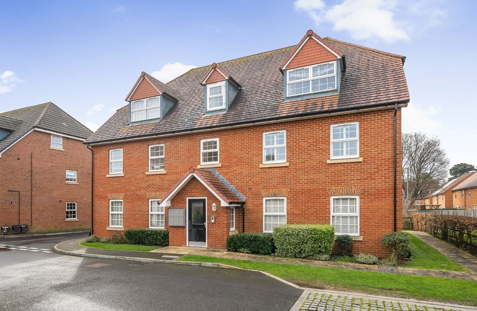 Gloucester Drive, Sarisbury Green, Southampton, Hants, SO31 - Charters