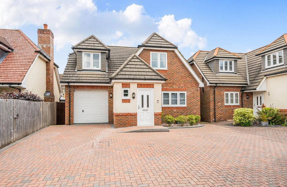 Bridge Road, Sarisbury Green, Hampshire, SO31 - Charters