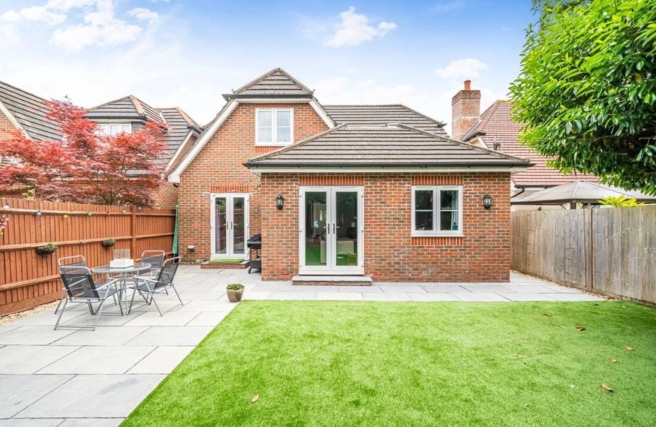 Bridge Road, Sarisbury Green, Hampshire, SO31 - Charters