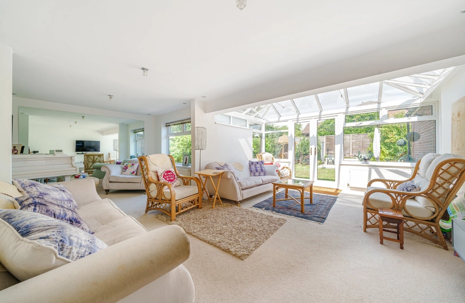 Warsash Road, Titchfield Common, Fareham, PO14 - Charters