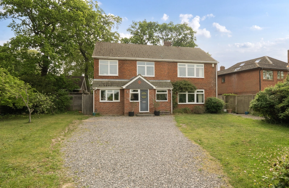 Heath Road North, Locks Heath, Hampshire, SO31 - Charters