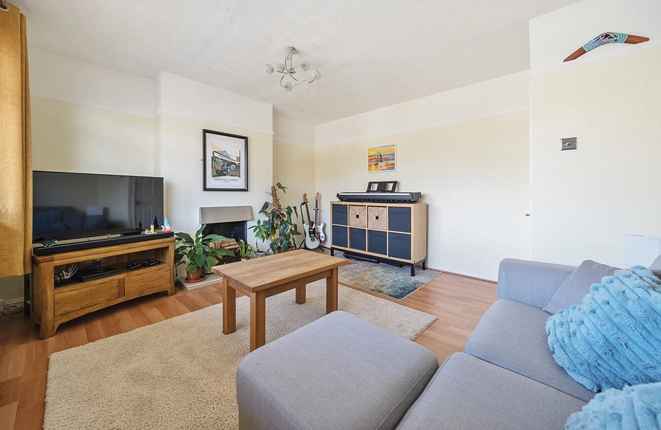 Holly Close, Sarisbury Green, Hampshire, SO31 - Charters
