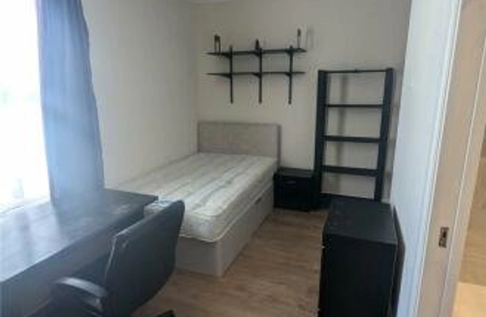 Hudson Road, Southsea, Hampshire, PO5 - Charters