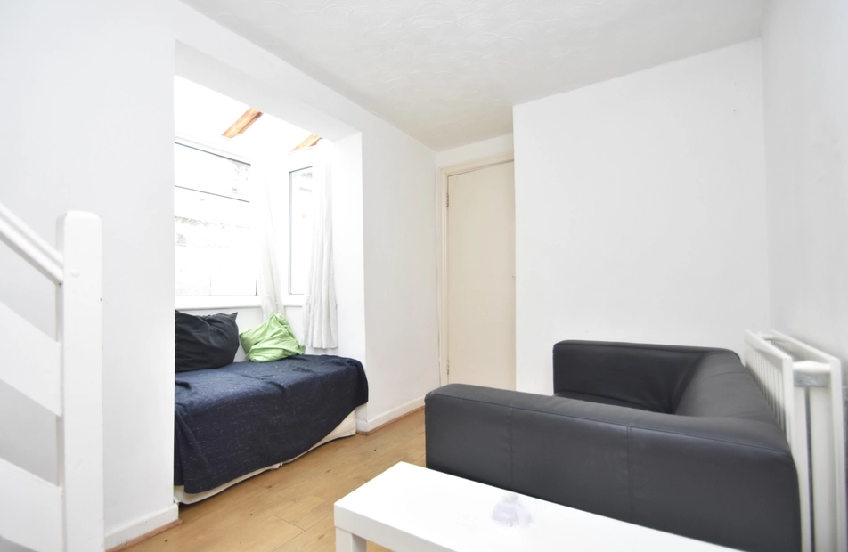 Exmouth Road, Southsea, PO5 - Charters