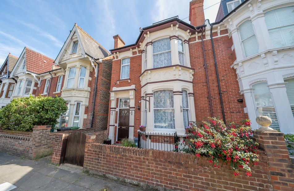 Bembridge Crescent, Southsea, Hampshire, PO4 - Charters