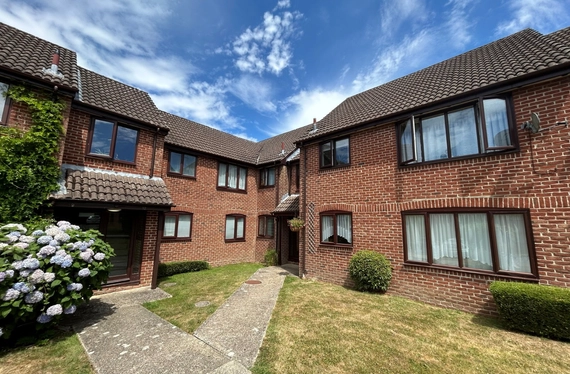 The Hawthorns, Marlow Road, Bishops Waltham, Southampton, SO32 - Charters