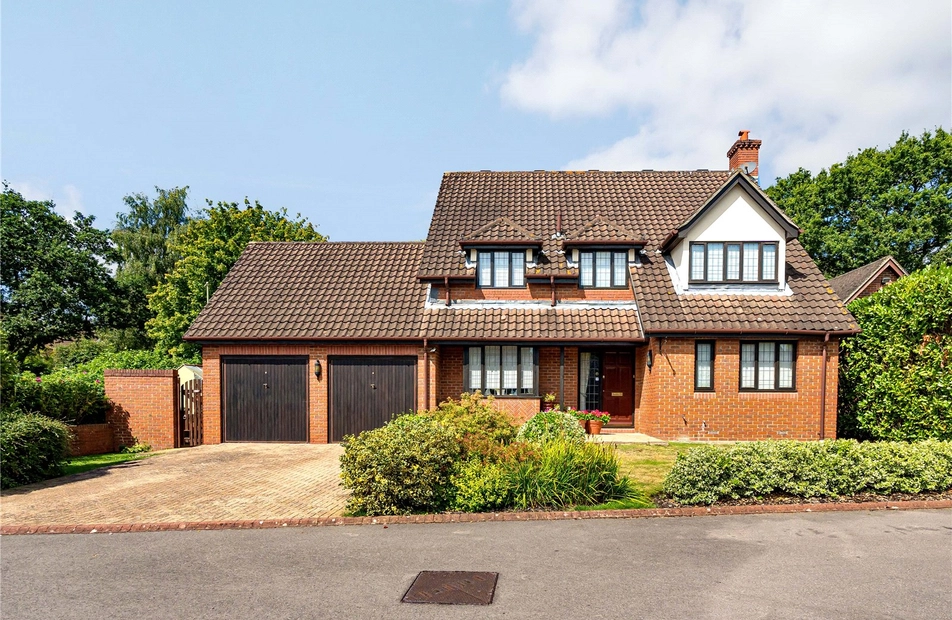Brooklynn Close, Waltham Chase, Southampton, Hampshire, SO32 - Charters