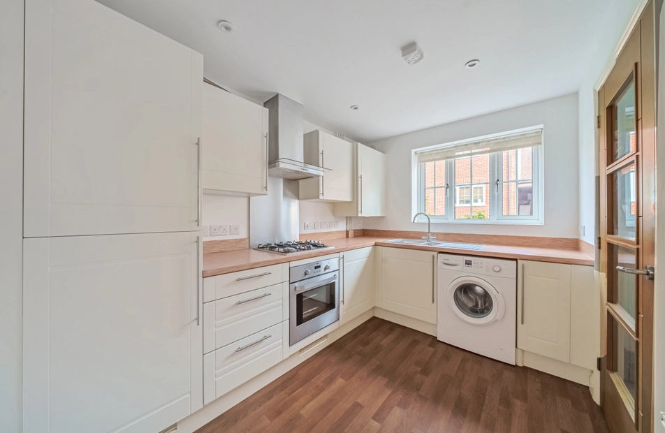 Franklyn Close, Waltham Chase, Southampton, SO32 - Charters