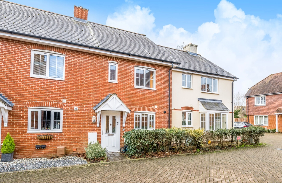 Franklyn Close, Waltham Chase, Southampton, SO32 - Charters