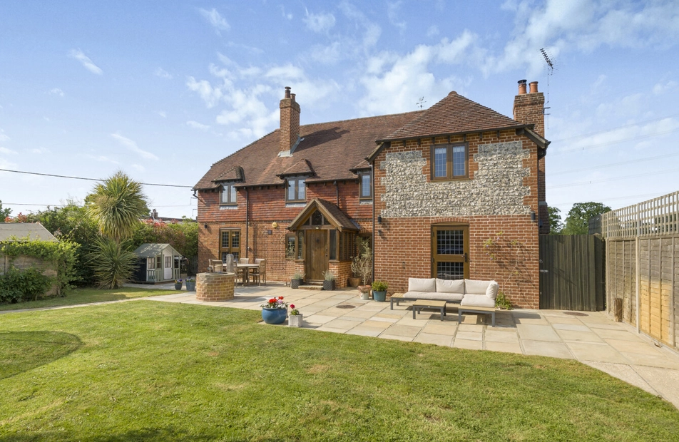 Stroudwood Lane, Upham, Hampshire, SO32 - Charters