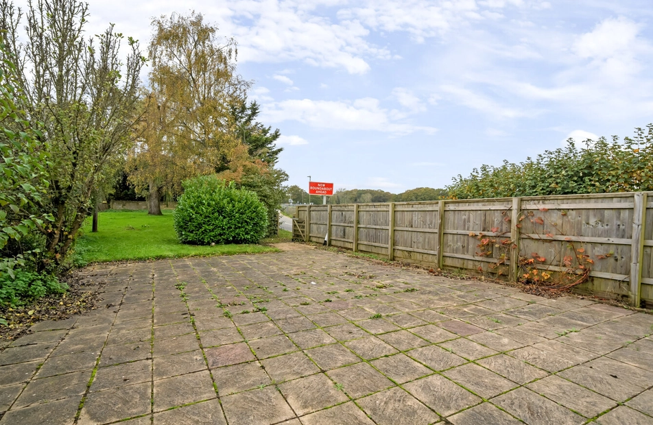 Burnetts Lane, Horton Heath, Hampshire, SO30 - Charters