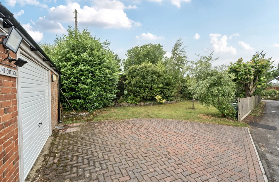 Little Shore Lane, Bishops Waltham, Southampton, Hampshire, SO32 - Charters