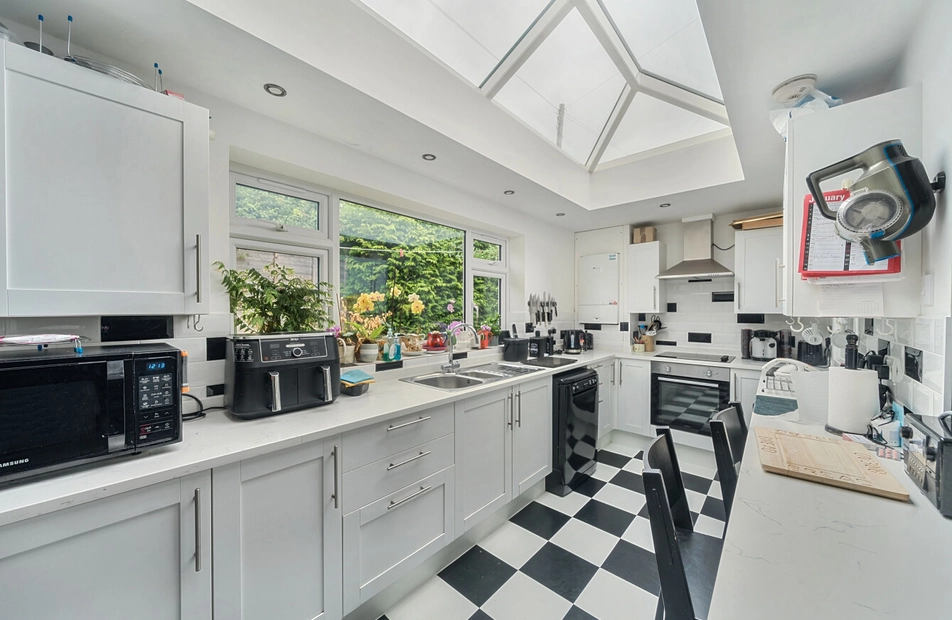 Little Shore Lane, Bishops Waltham, Southampton, Hampshire, SO32 - Charters