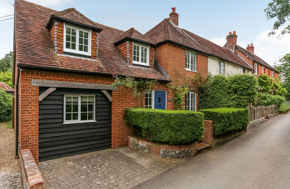 Ashton Lane, Bishops Waltham, Southampton, SO32 - Charters