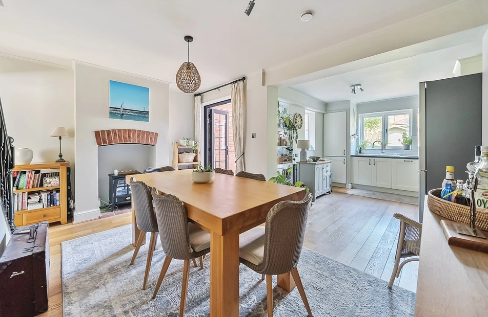 Pondside Lane, Bishops Waltham, Southampton, Hampshire, SO32 - Charters