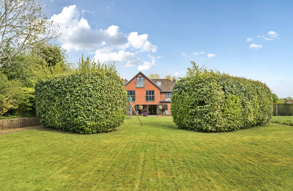 Trampers Lane, North Boarhunt, Fareham, PO17 - Charters