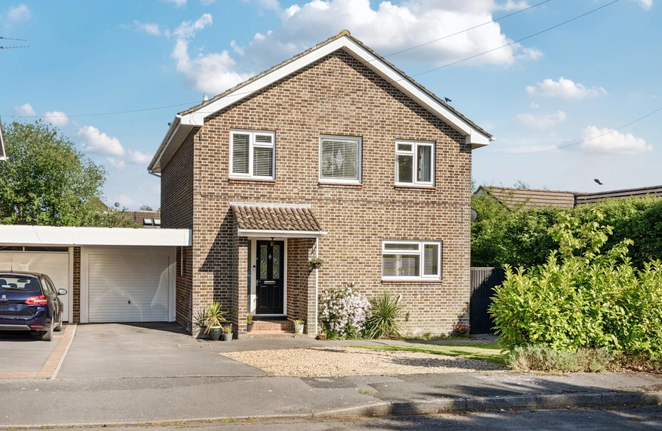 Burnetts Gardens, Horton Heath, Eastleigh, Hampshire, SO50 - Charters