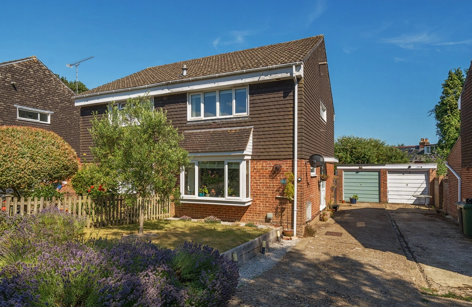 Denewulf Close, Bishops Waltham, Southampton, Hampshire, SO32 - Charters