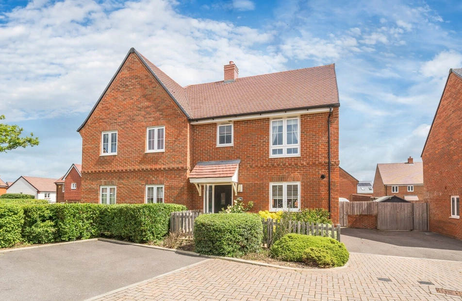 Morley Lee Mews, Botley, Hampshire, SO32 - Charters