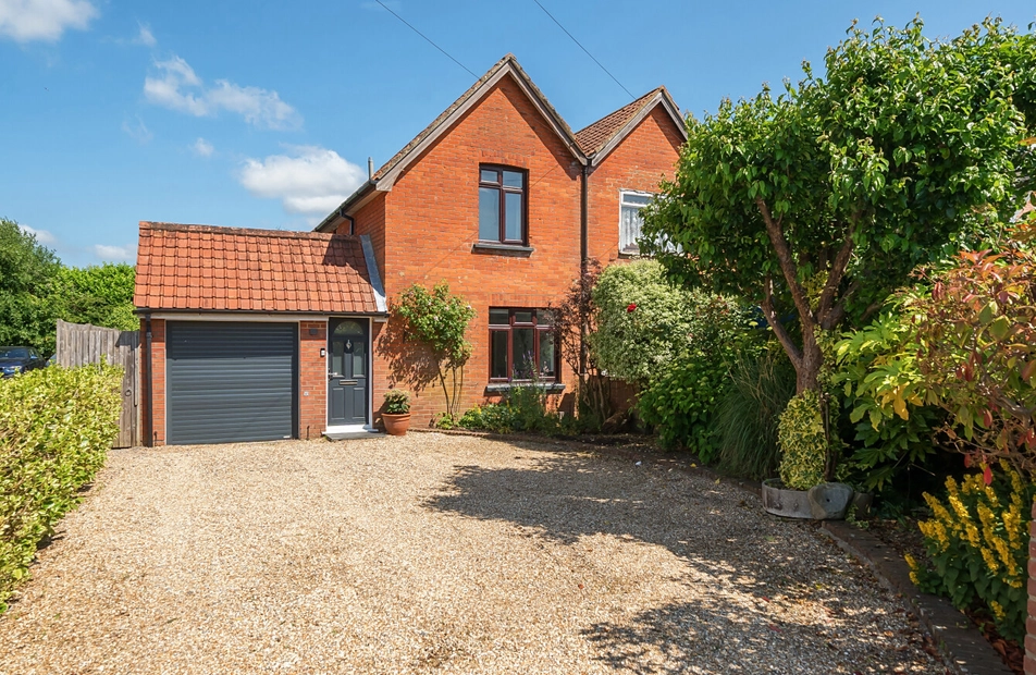 Sandy Lane, Fair Oak, Eastleigh, Hampshire, SO50 - Charters