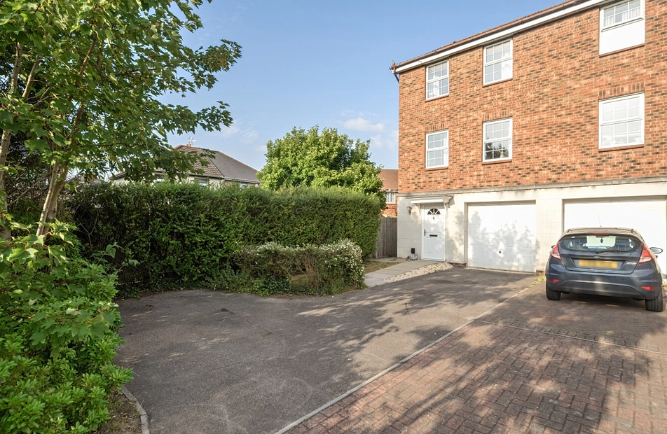 Avro Close, Regents Park, Southampton, SO15 - Charters