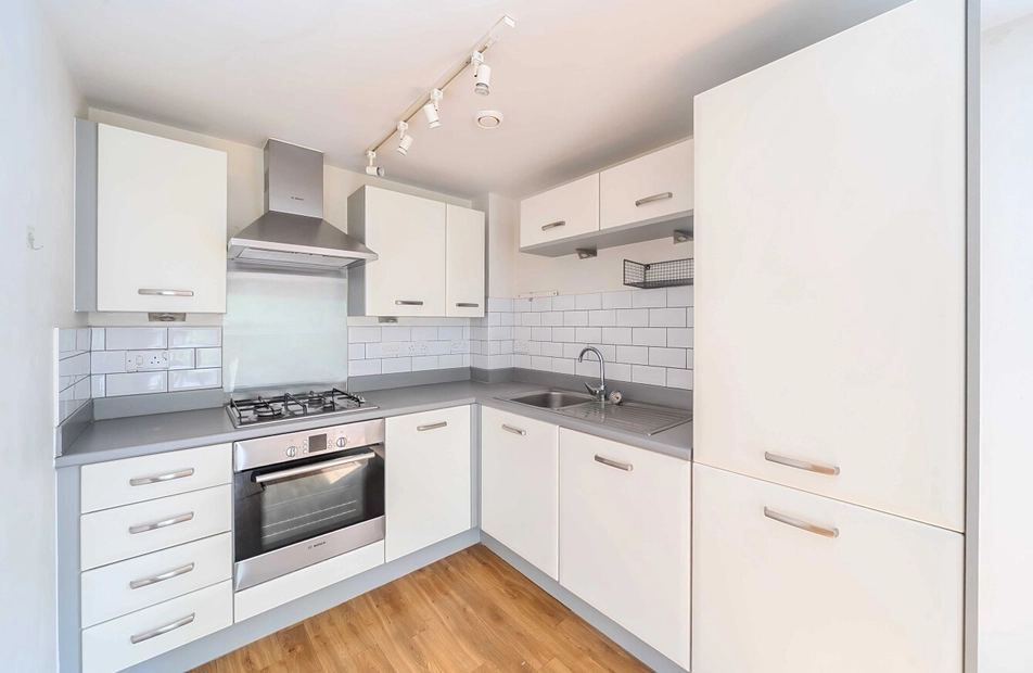 Lindoe Close, Banister Park, Southampton, Hampshire, SO15 - Charters