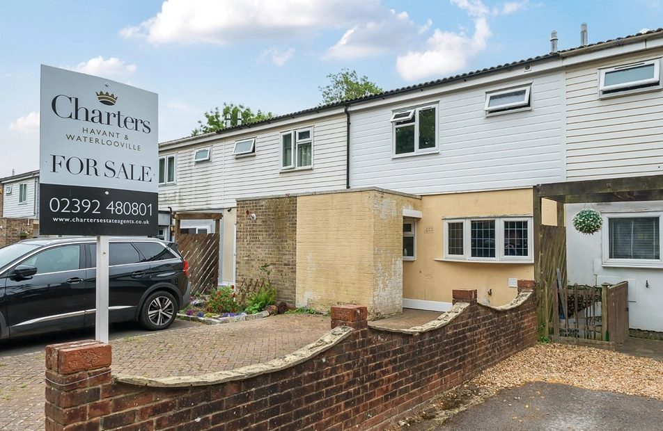 Zeus Lane, Crookhorn, Waterlooville, Hants, PO7 - Charters