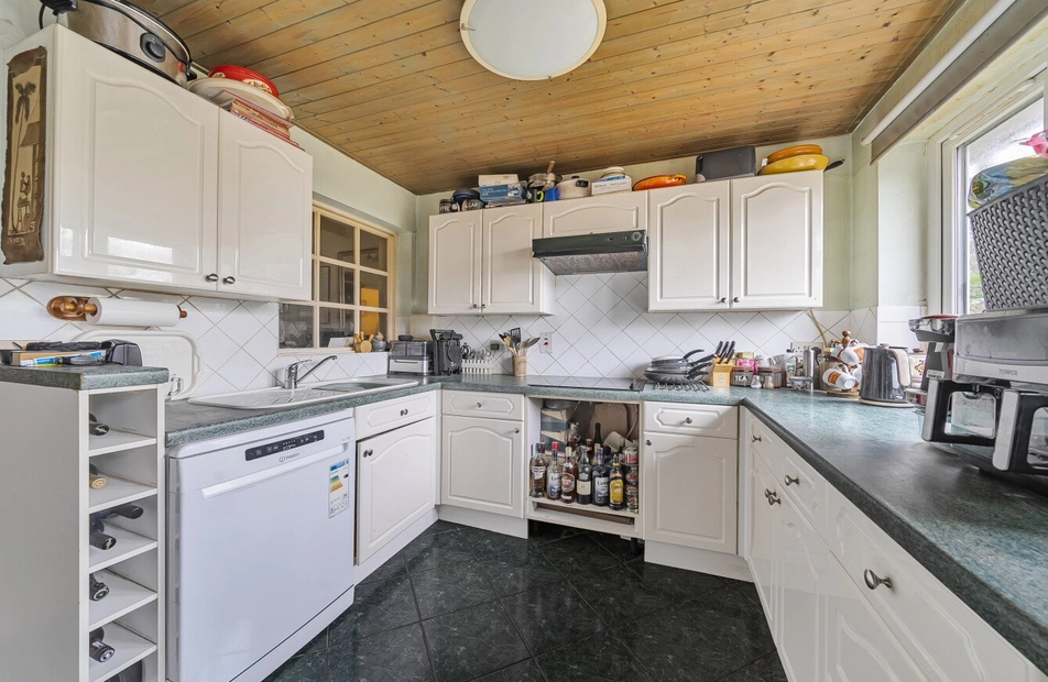 Sandy Brow, Widley, Hampshire, PO7 - Charters