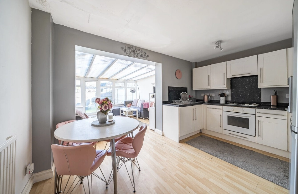 Amethyst Grove, Waterlooville, Hampshire, PO7 - Charters