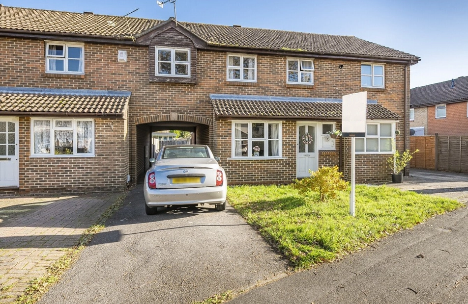 Amethyst Grove, Waterlooville, Hampshire, PO7 - Charters