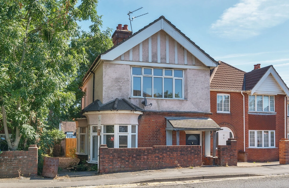 Bitterne Road West, Bitterne, Hampshire, SO18 - Charters