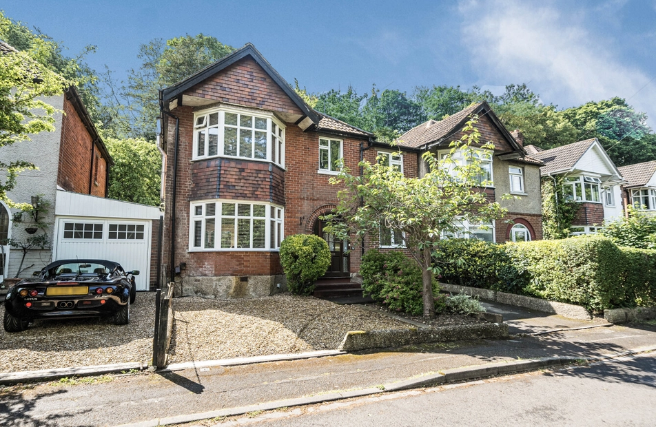 Chine Avenue, Southampton, Hampshire, SO19 - Charters