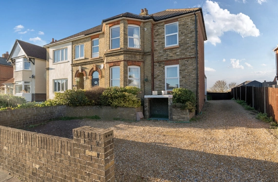 Peartree Avenue, Bitterne, Southampton, Hampshire, SO19 - Charters