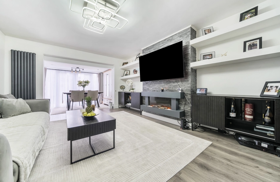 Hatherley Crescent, Fareham, Hampshire, PO16 - Charters