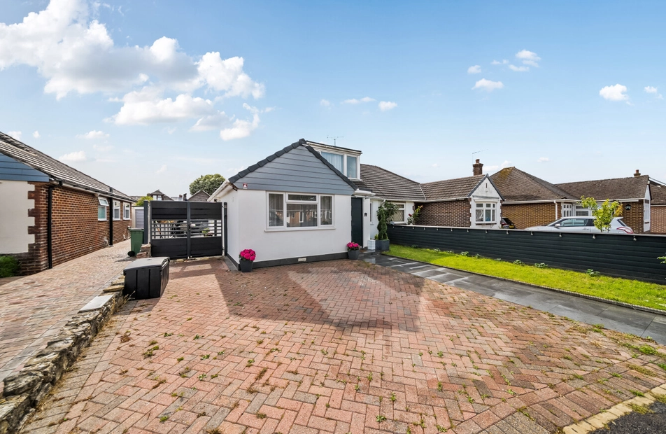 Hatherley Crescent, Fareham, Hampshire, PO16 - Charters